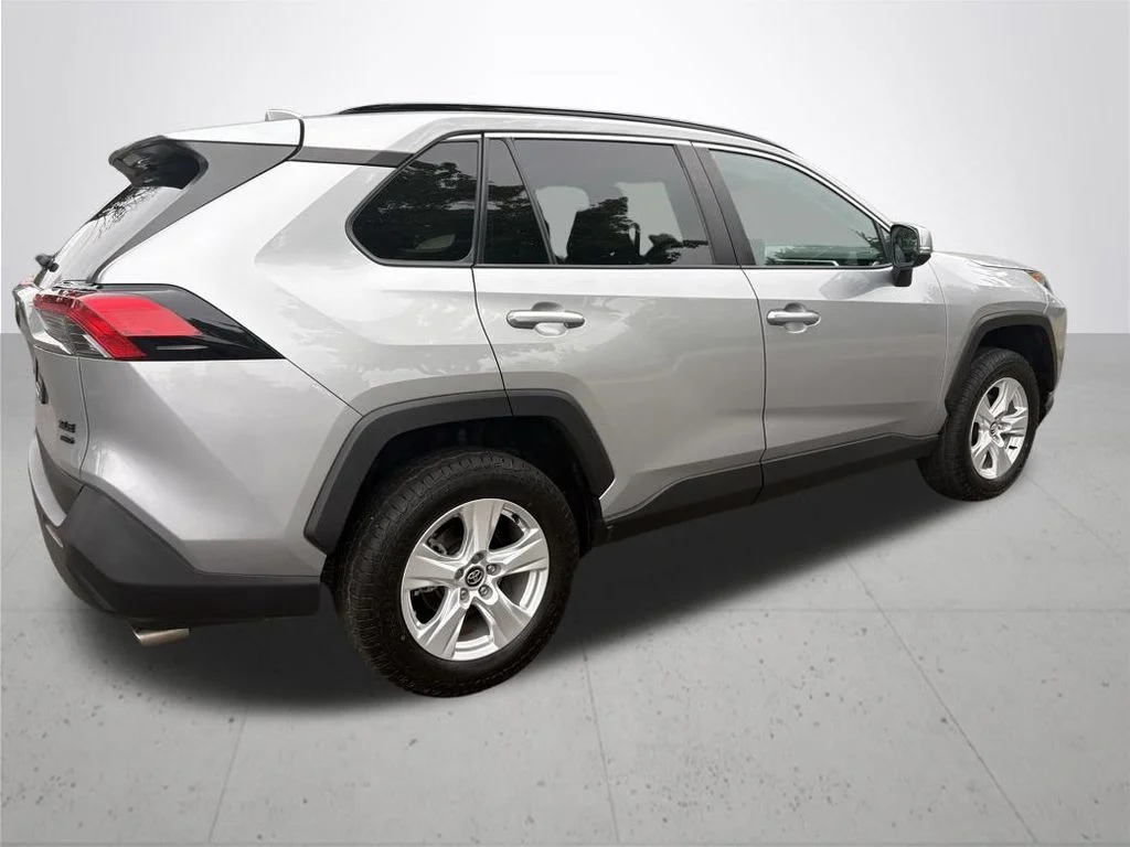 Used 2021 Silver Toyota XLE image 6
