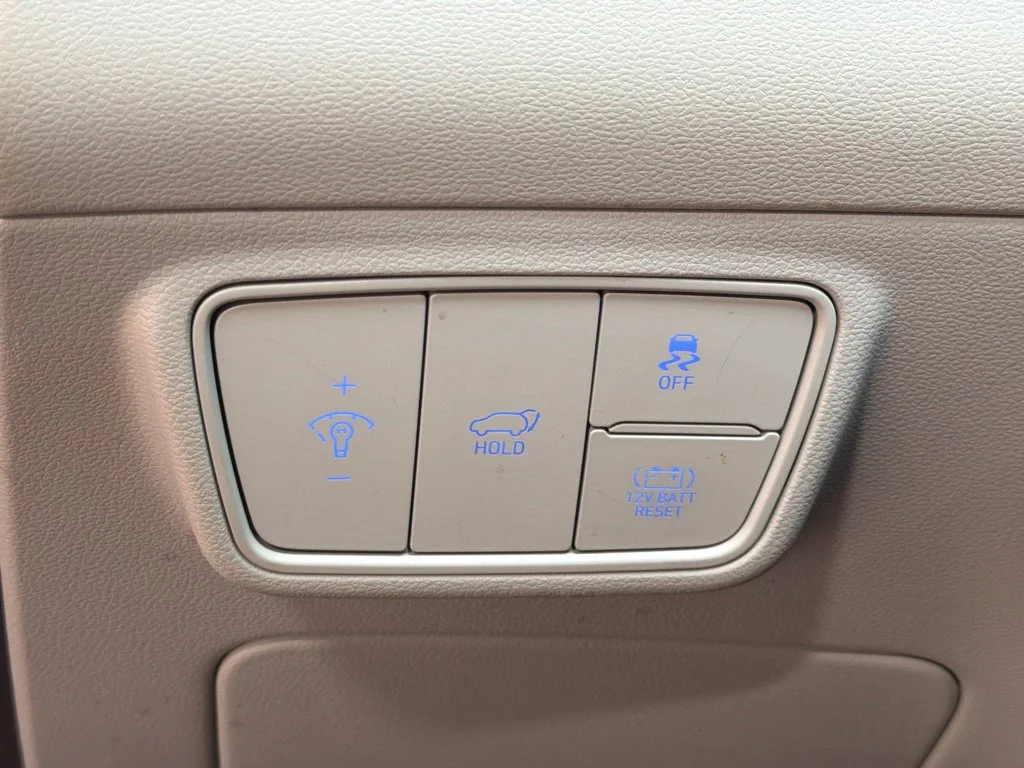 Used 2024 Shimmering Silver Hyundai SEL Convenience image 23