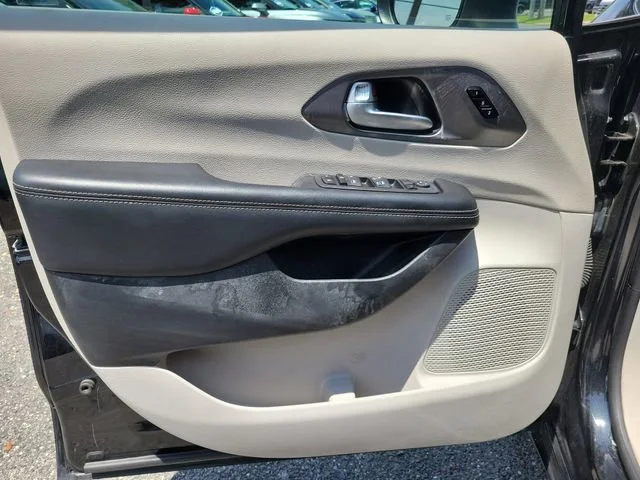 2023 Chrysler Pacifica Touring L - Photo 22