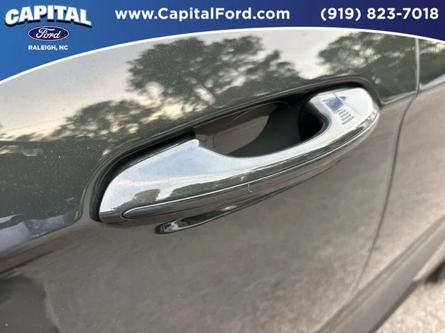 Used 2023 Green Ford SEL image 14