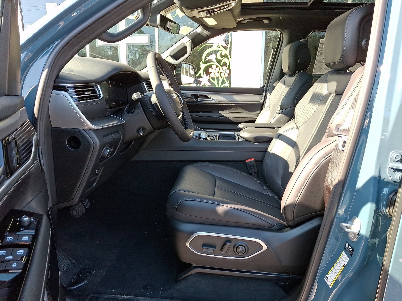 New 2026 Steel Blue Exterior Paint Jeep Limited Reserve image 9