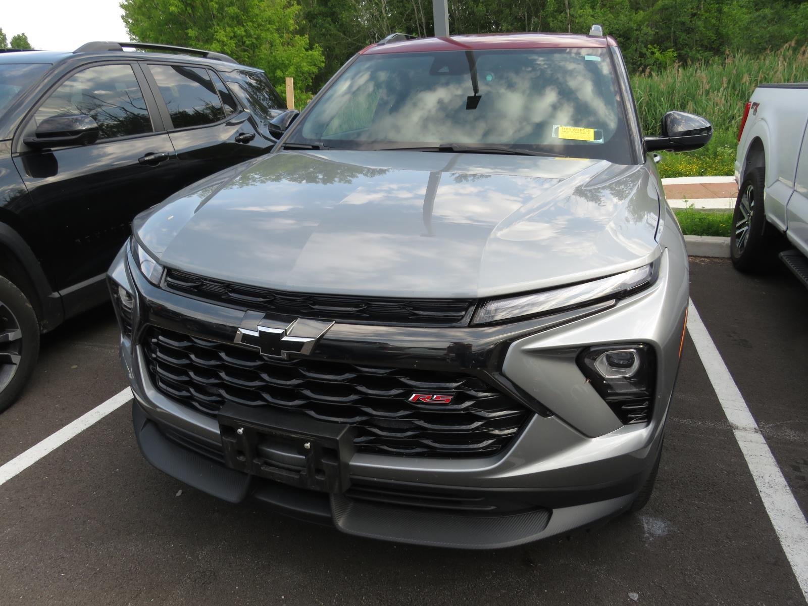 Used 2025 Sterling Gray Metallic Chevrolet RS image 17