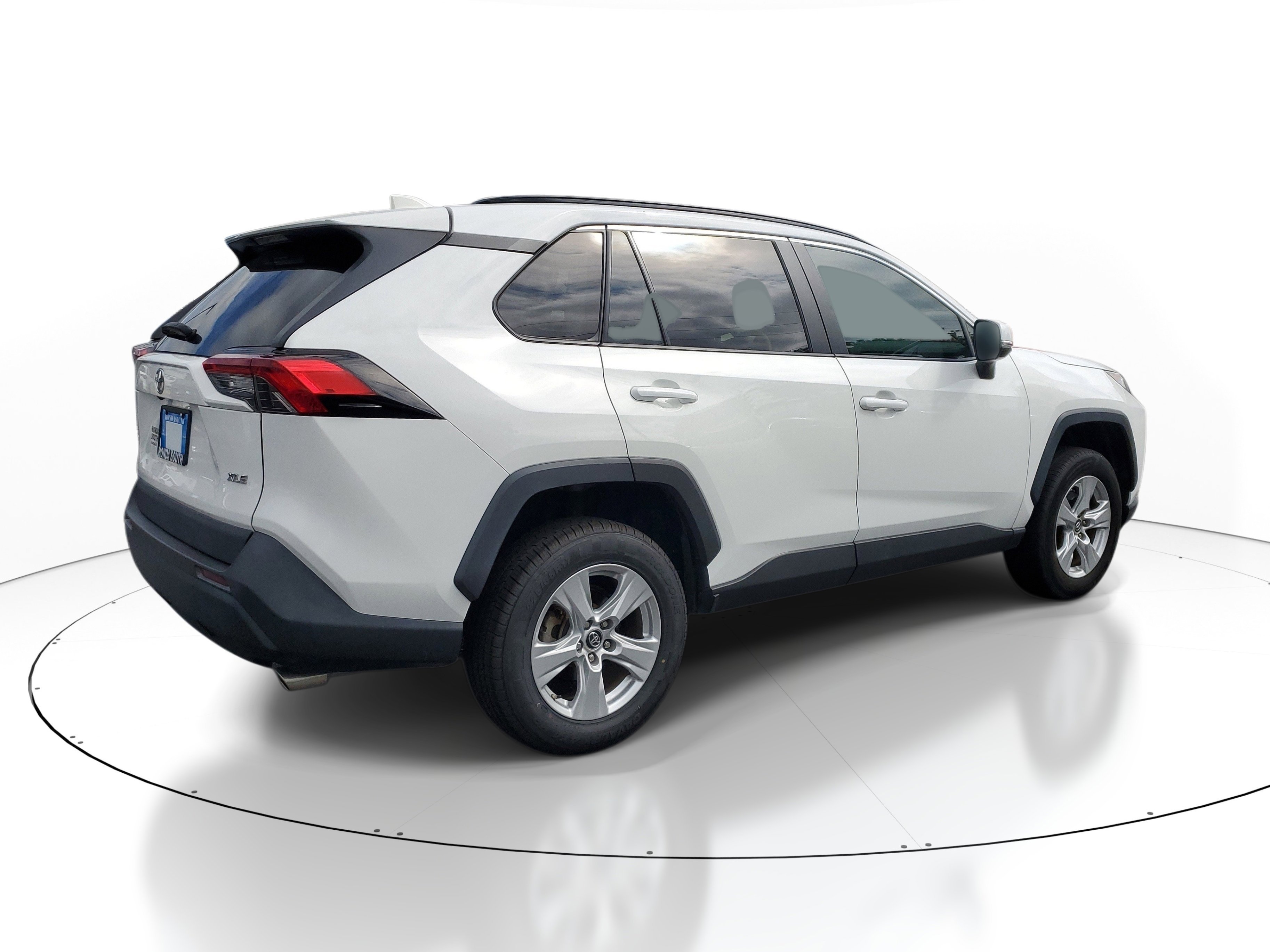 Used 2019 Super White Toyota XLE image 5