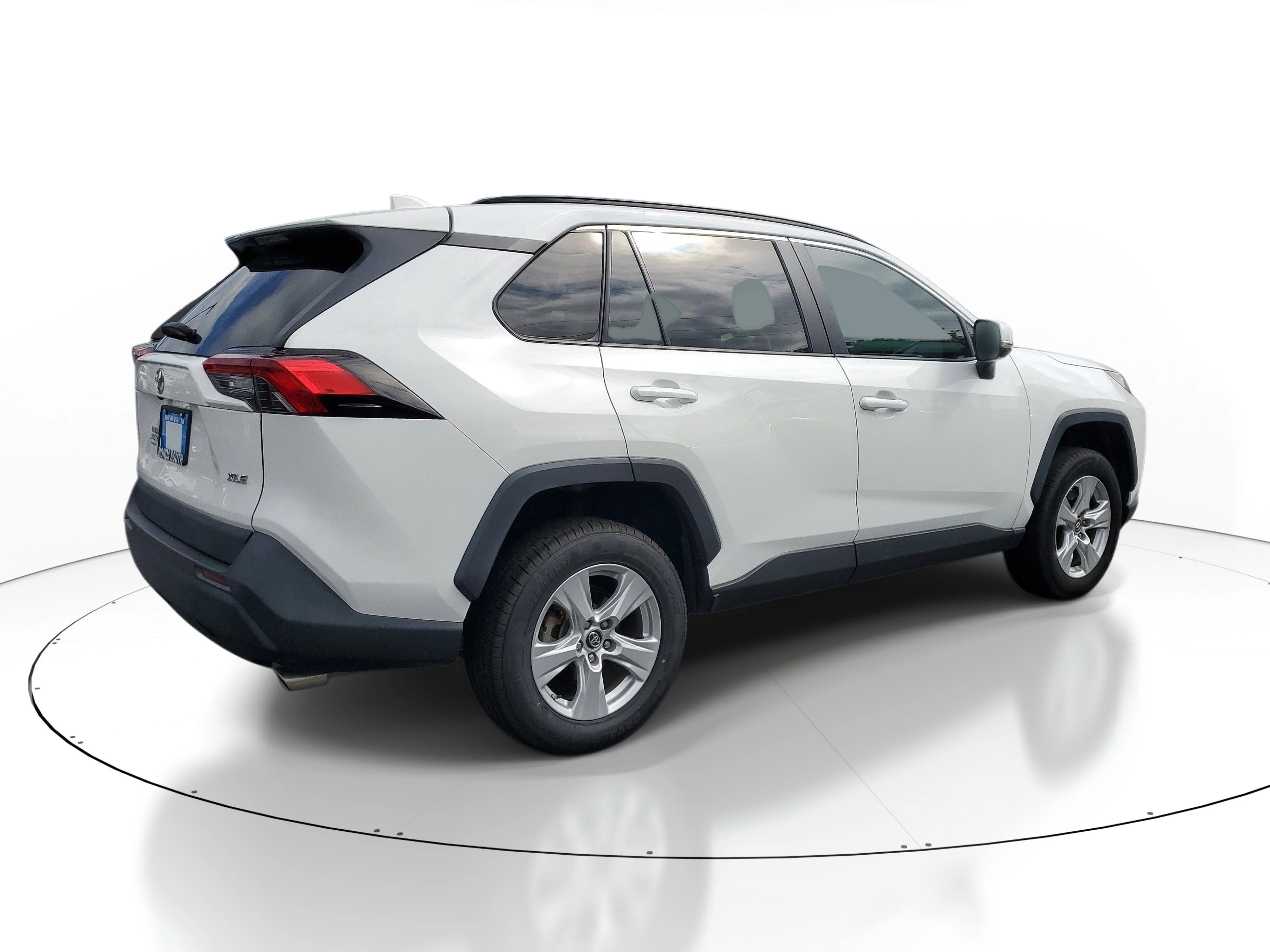 Used 2019 Super White Toyota XLE image 6