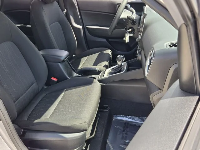 Used 2025 Silver Hyundai SE image 15
