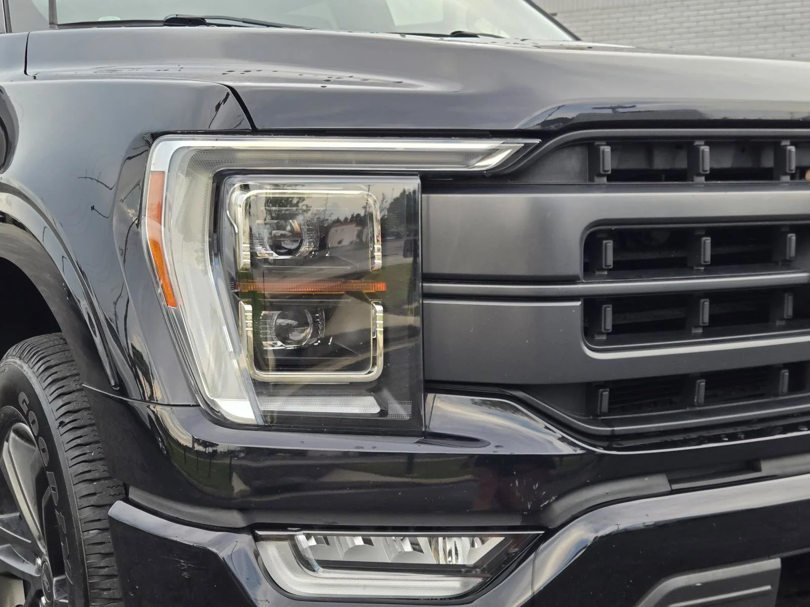 Used 2021 Black Metallic Ford Lariat image 5