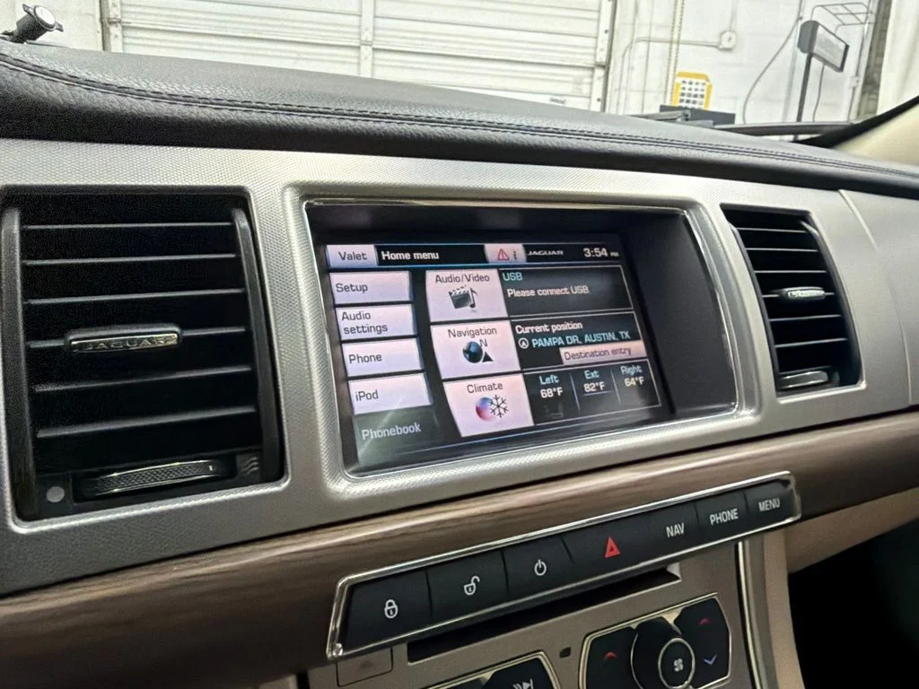 Used 2015  Jaguar 2.0T Premium image 15