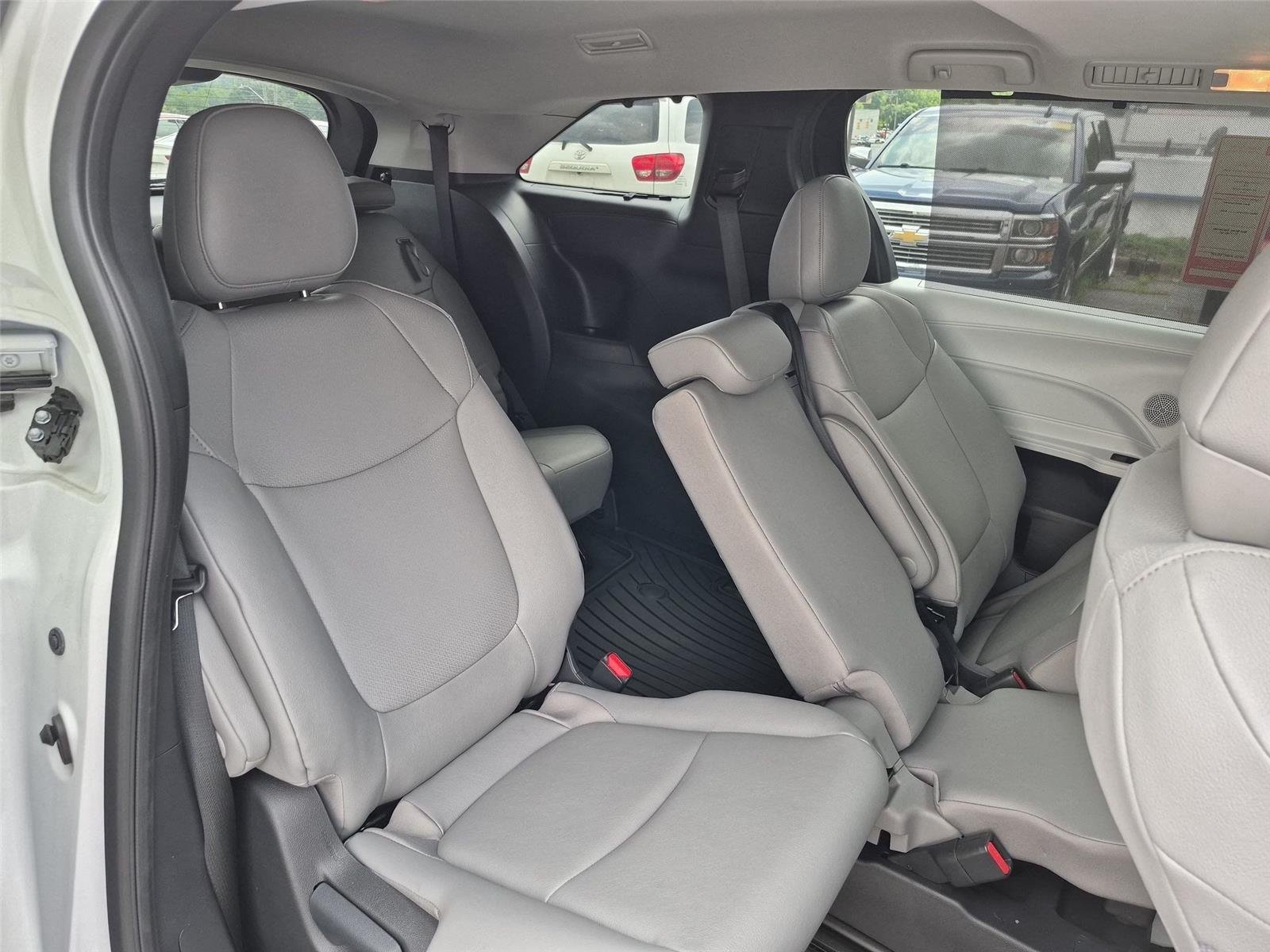 Used 2026 Wind Chill Pearl Toyota XLE image 37