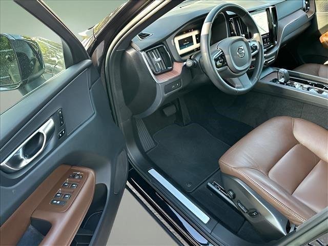 Used 2023  Volvo Plus Bright Theme image 9