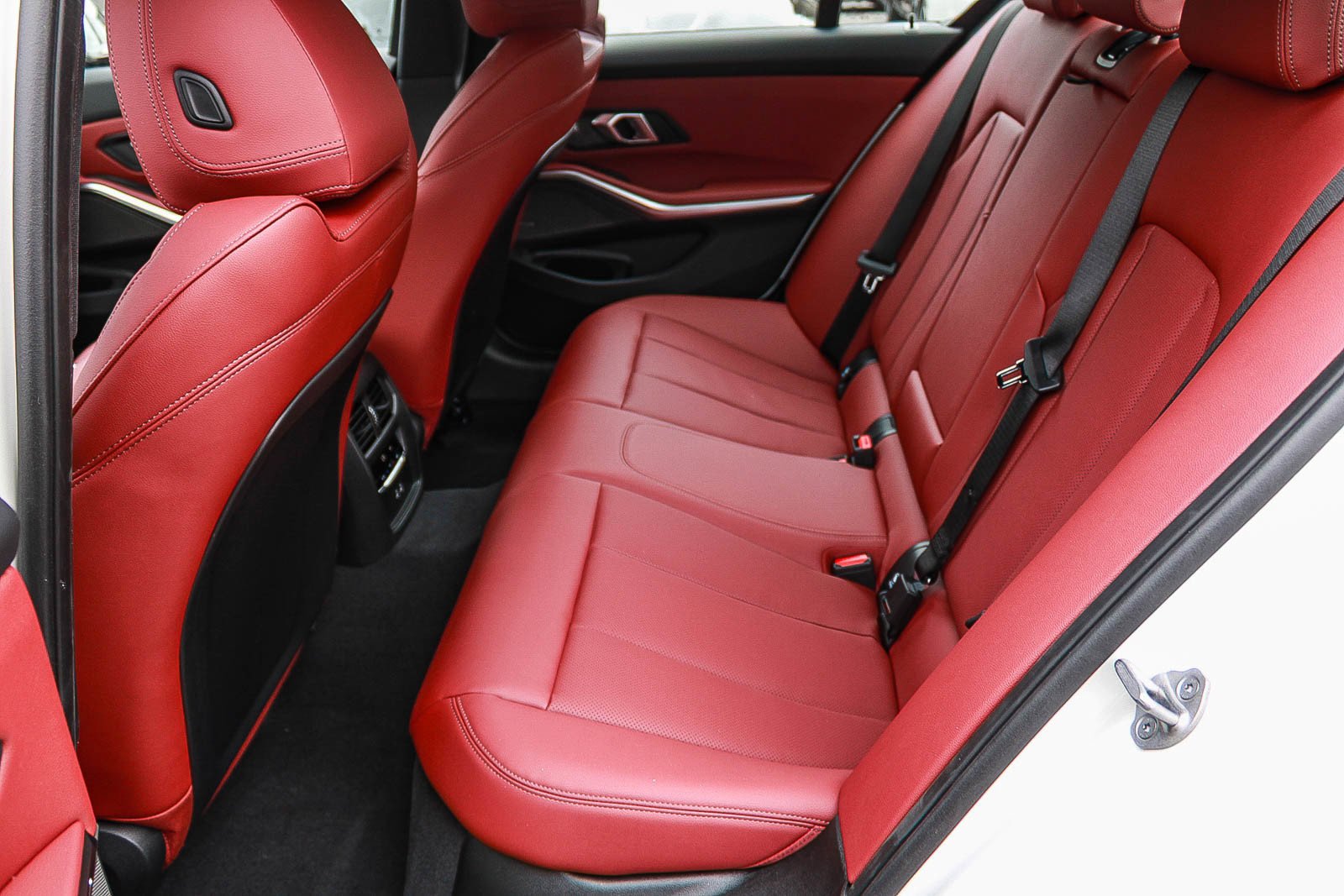 New 2026 Alpine White BMW 330i image 17