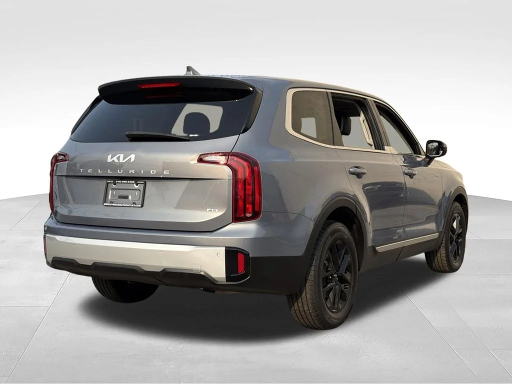 Used 2024 Silver Kia LX image 7