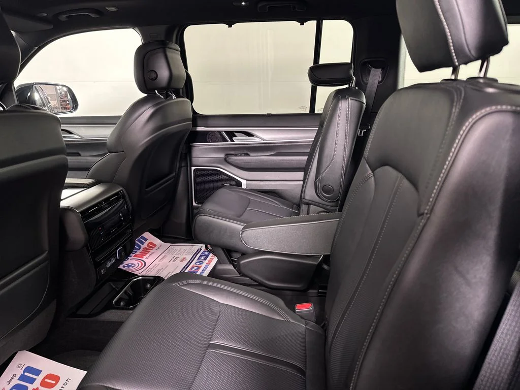 New 2026 Steel Blue Exterior Paint Jeep Limited Reserve image 25