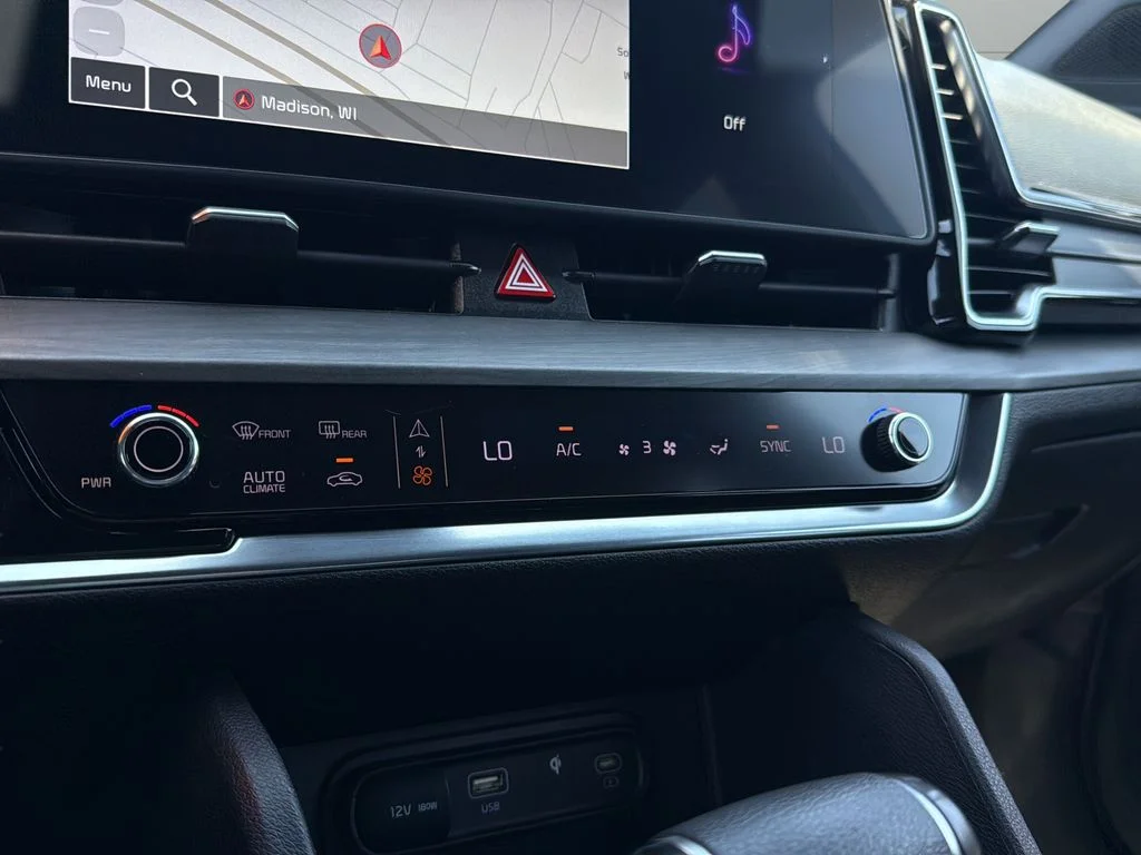 Used 2023 White Kia X-Line image 21