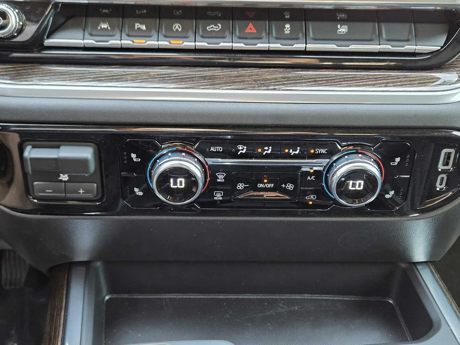 New 2026 Onyx Black GMC Elevation image 13