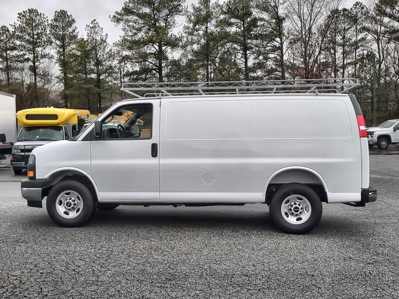 New 2025 Summit White GMC Work Van image 5
