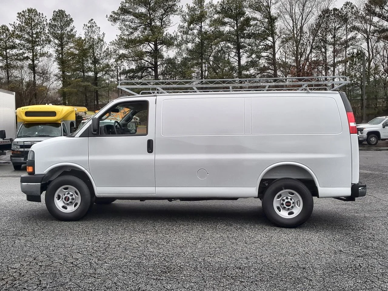 New 2025 Summit White GMC Work Van image 5