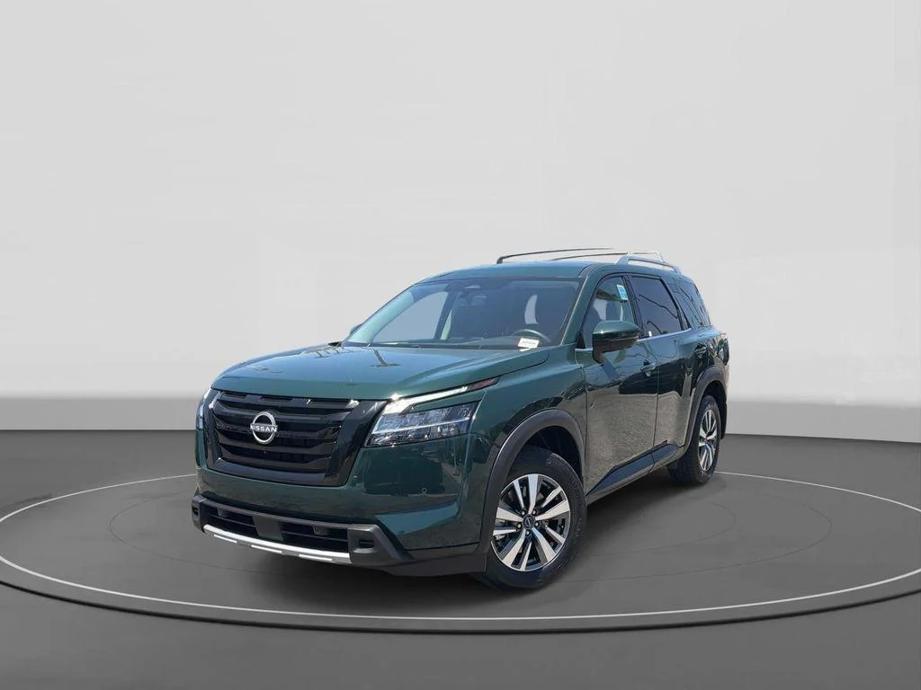 2024 Nissan Pathfinder SL 2WD's photo