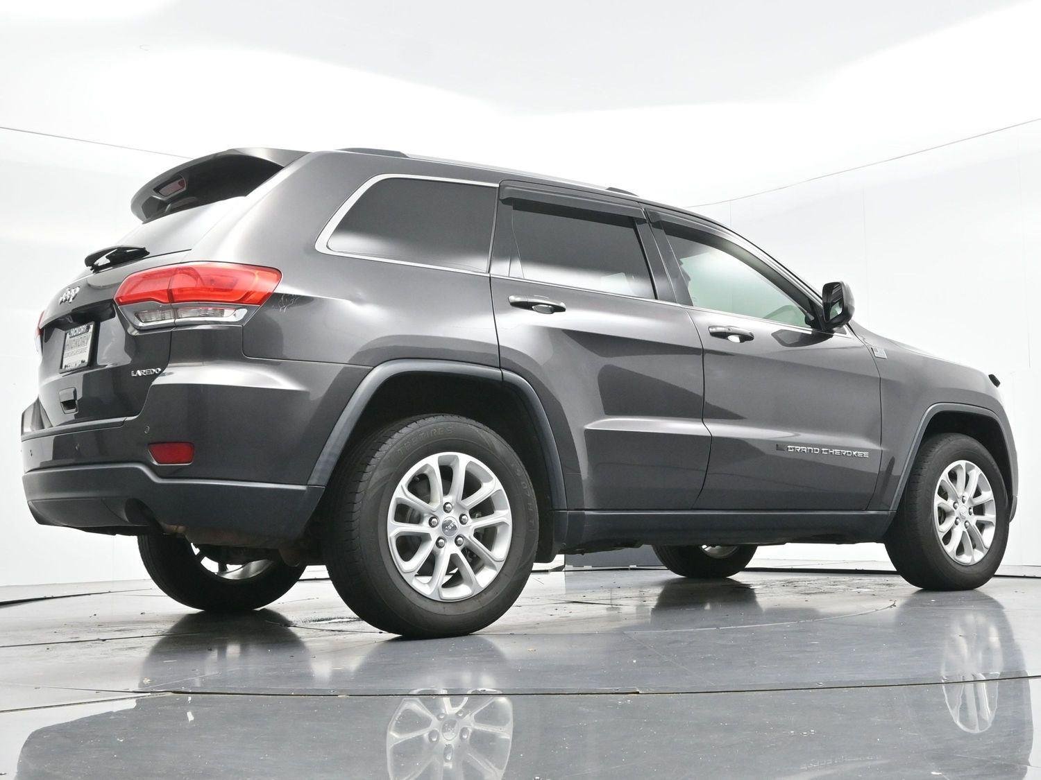 Used 2016 Granite Crystal Metallic Clearcoat Jeep Laredo image 47
