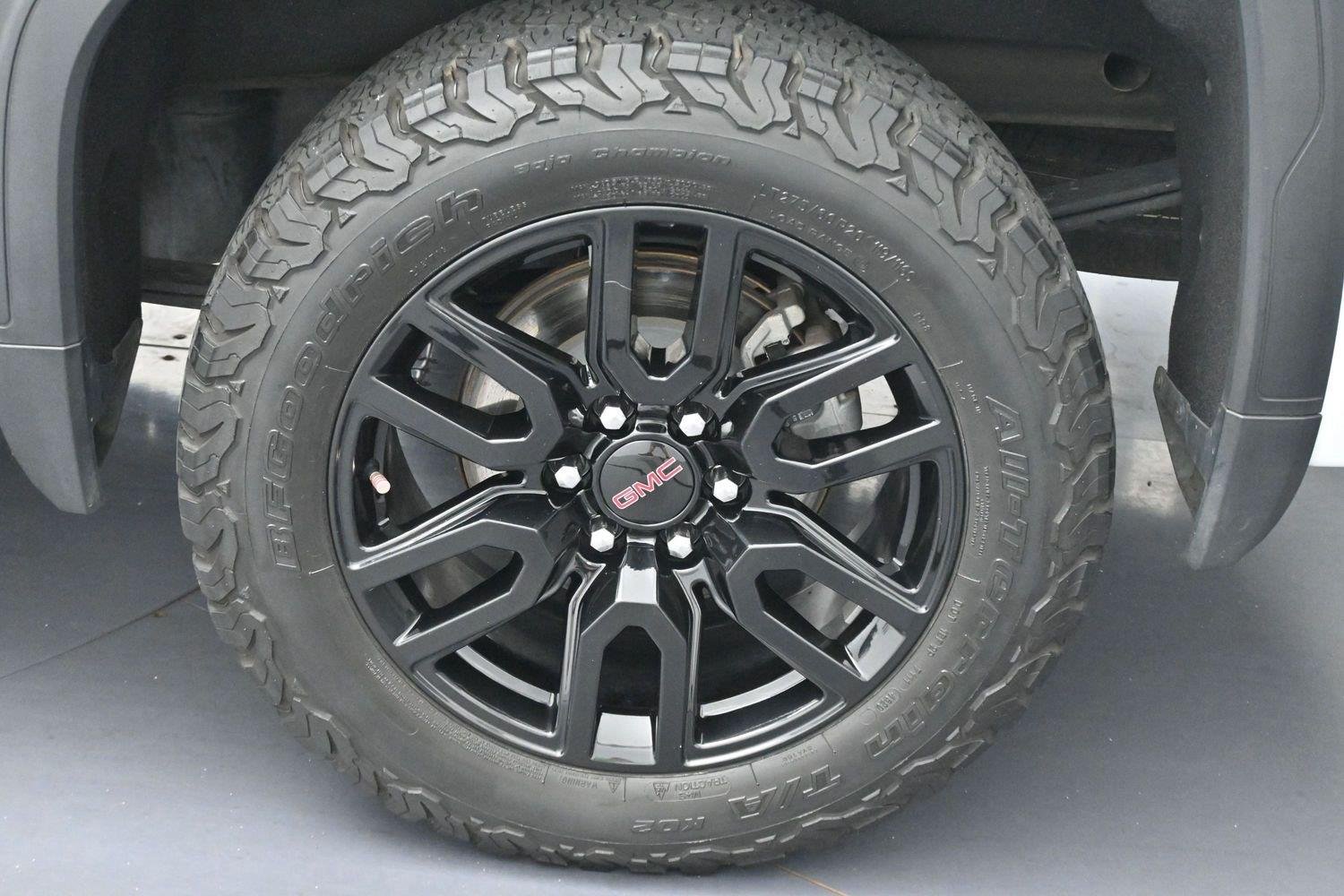 Used 2020 Summit White GMC Elevation image 33