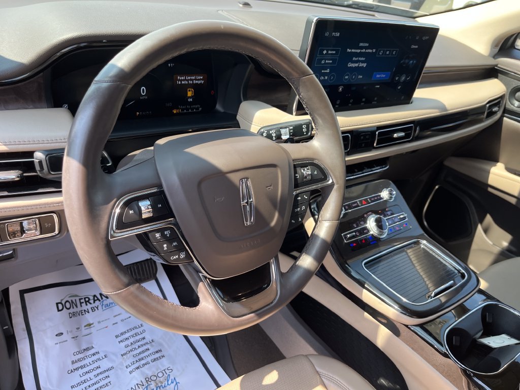 Used 2023 White Lincoln Reserve image 14