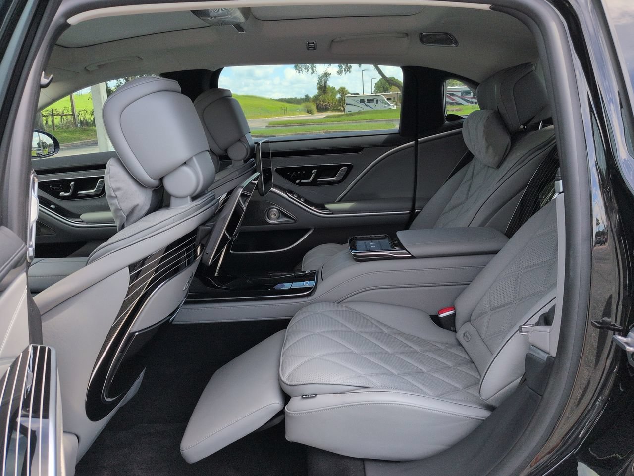 Used 2023 Obsidian Black Mercedes-Benz Maybach S 680 image 12