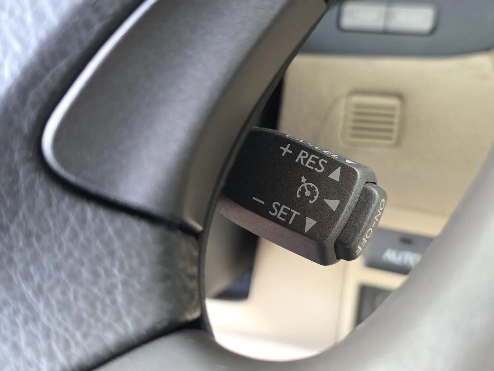 Used 2008  Lexus 460 L image 27