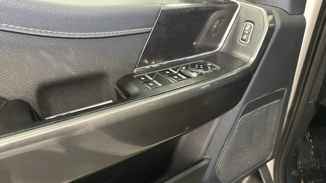 Used 2023 Oxford White Ford XLT image 19