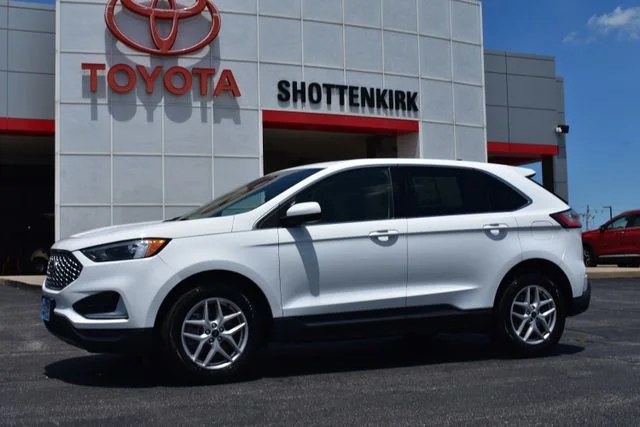 Used 2024 White Ford SEL image 1