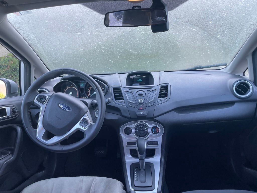 Used 2014 Ingot Silver Ford SE image 9