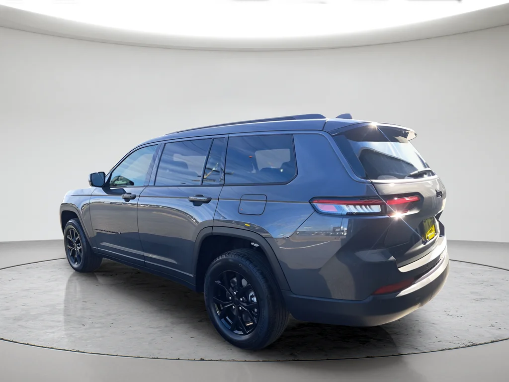 New 2026 Baltic Gray Metallic Clearcoat Jeep Altitude image 5