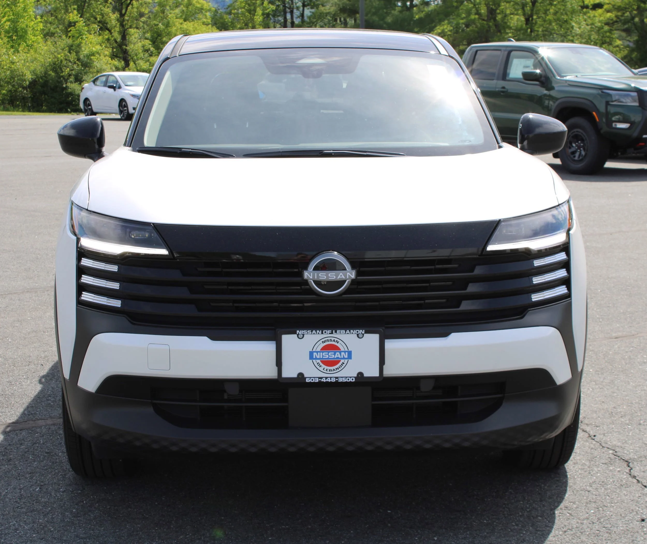 Used 2025 Aspen White Tricoat/Super Black Nissan SV image 3