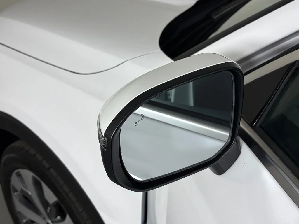 Used 2022 White Kia S image 12