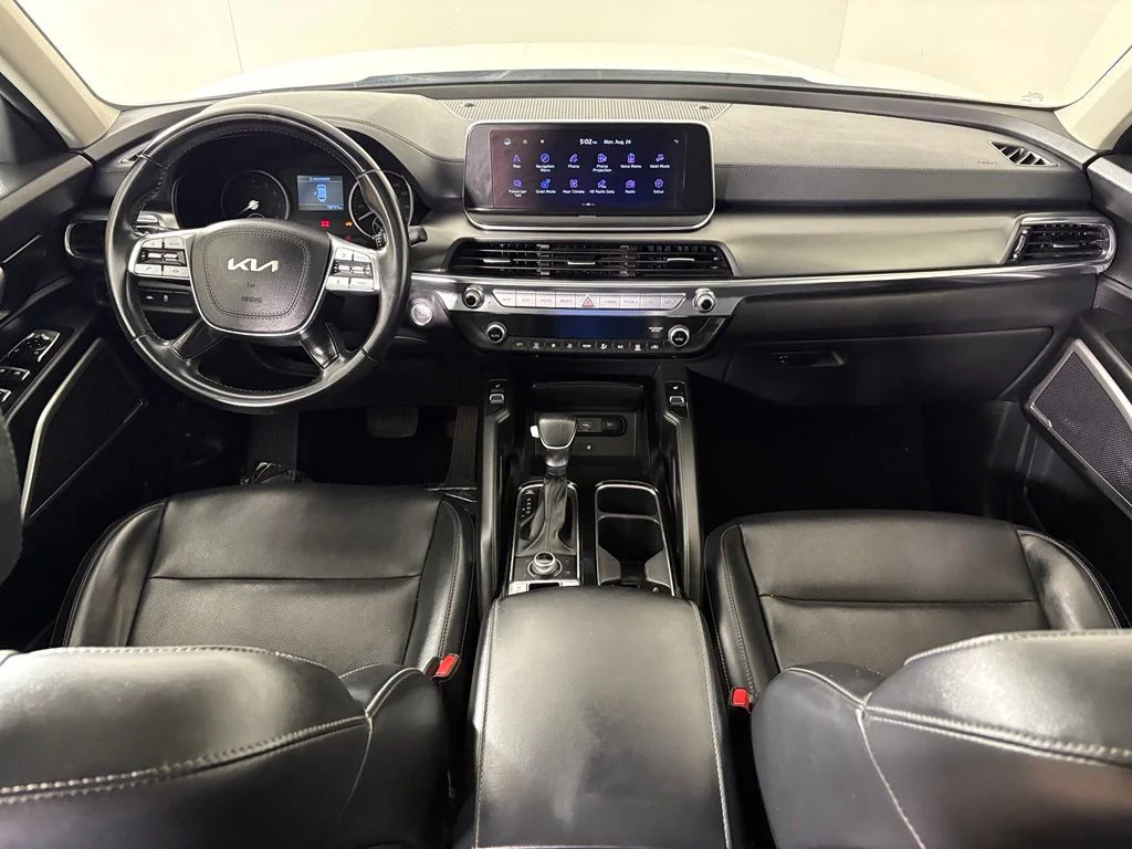 Used 2022 White Kia S image 35