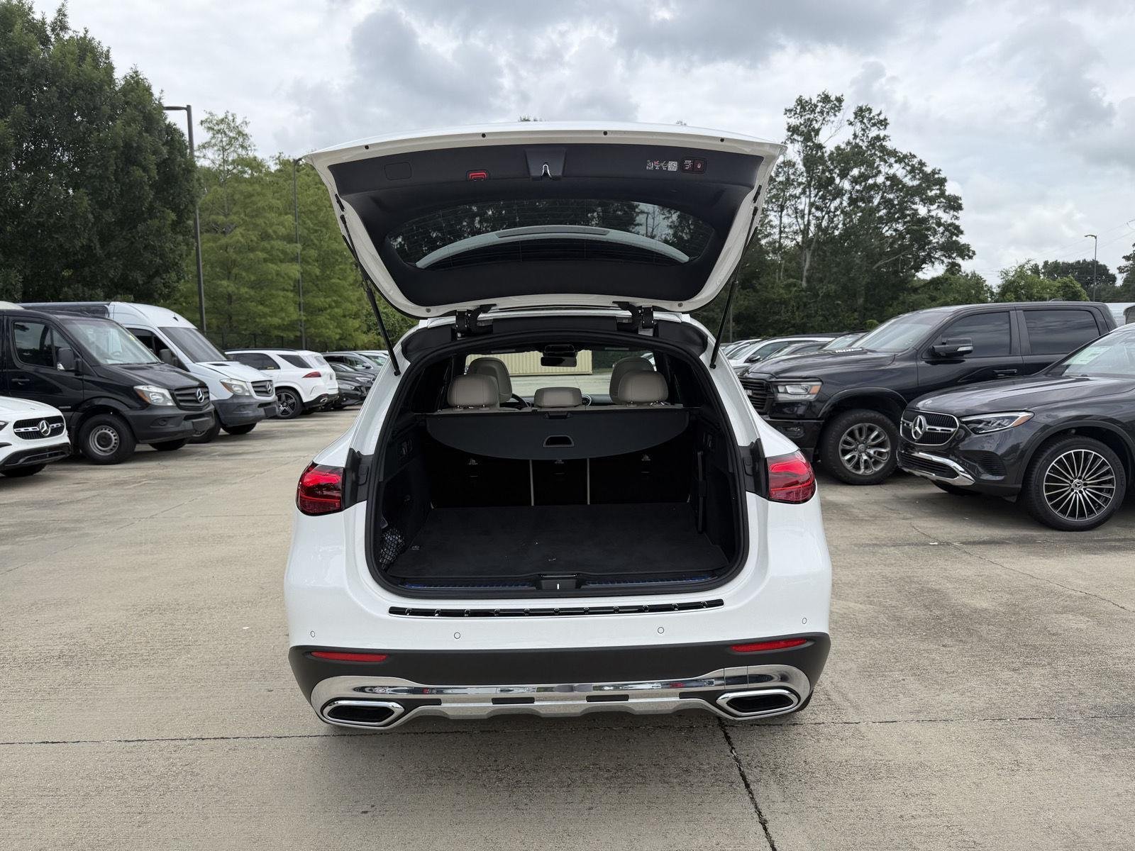 Certified Used 2026 Polar White Mercedes-Benz GLC 300 image 23