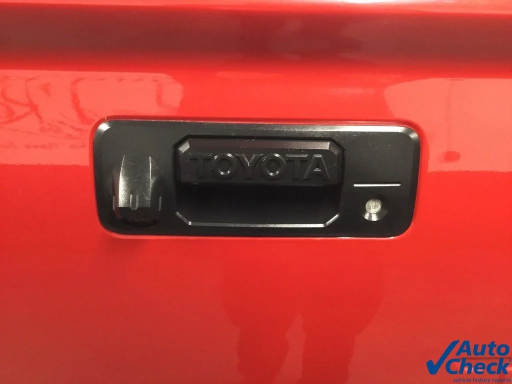 Used 2014 Red Toyota SR5 image 18