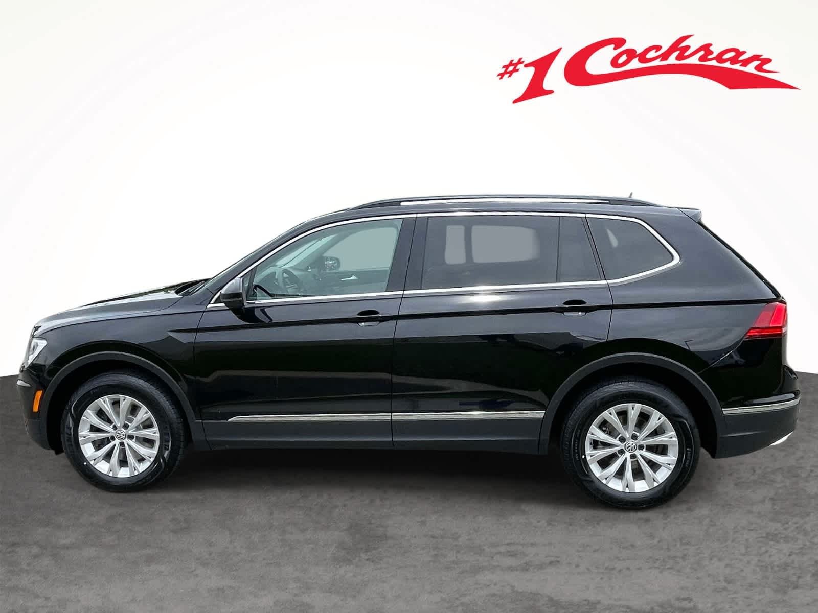 Used 2018 Deep Black Pearl Metallic Volkswagen SE image 10