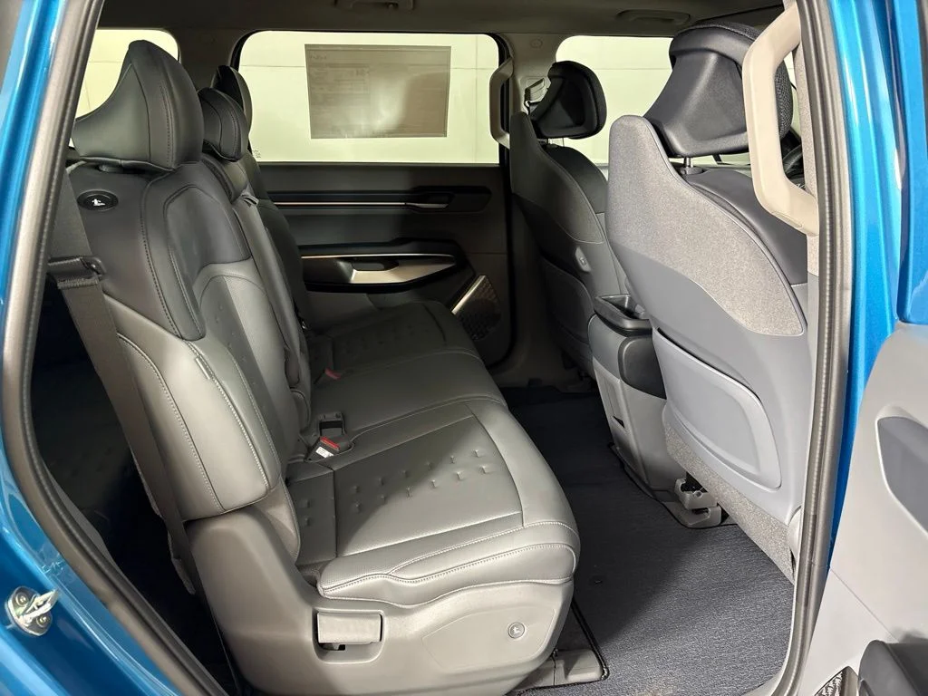 New 2026 Ocean Blue Kia Wind AWD image 21