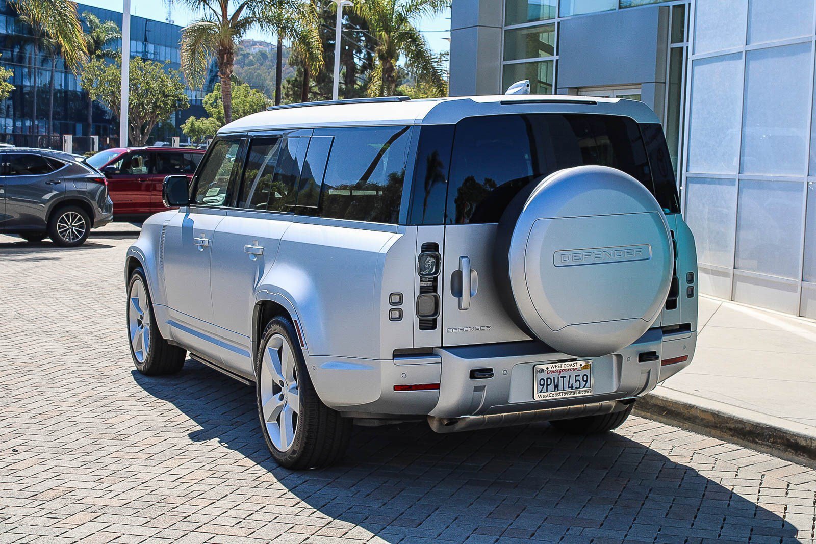 Used 2025 Silicon Silver Premium Metallic Land Rover X image 8