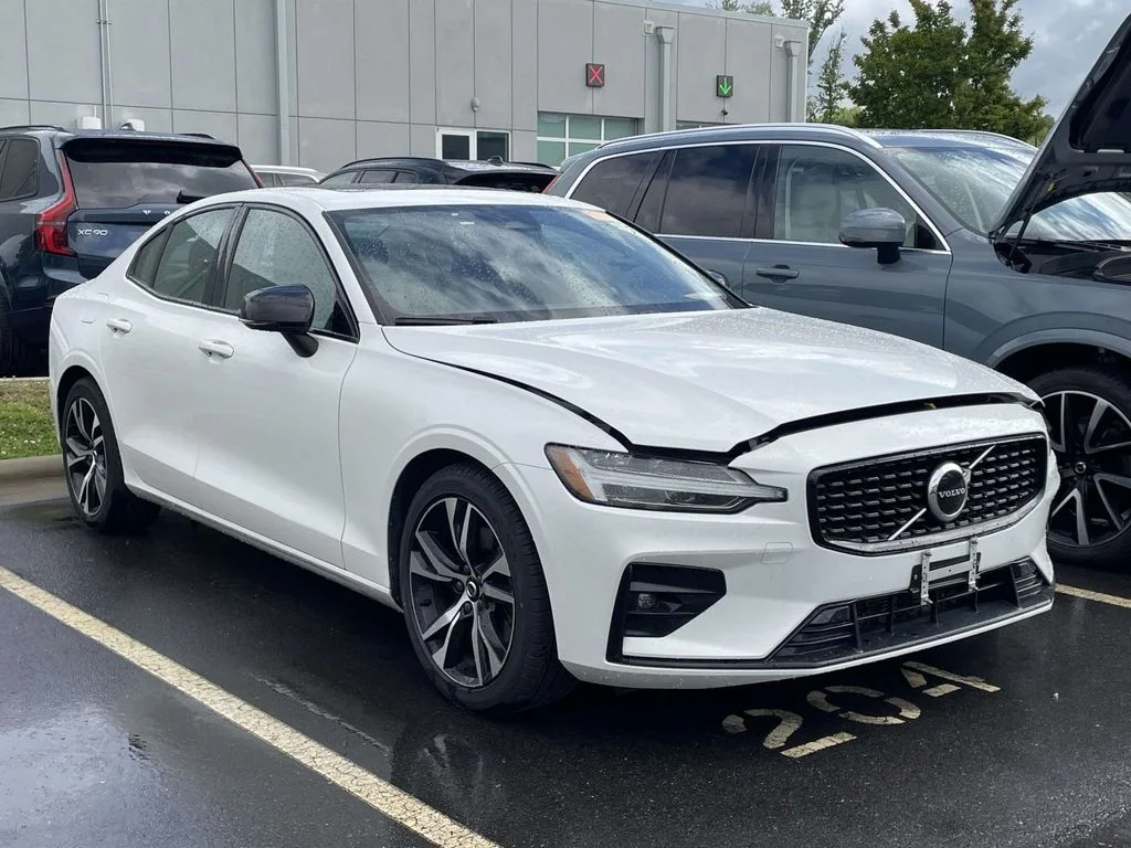 2024 Volvo S60 B5 Core Dark Theme's photo