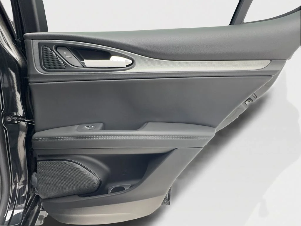 2025 Alfa Romeo Stelvio Base - Photo 38