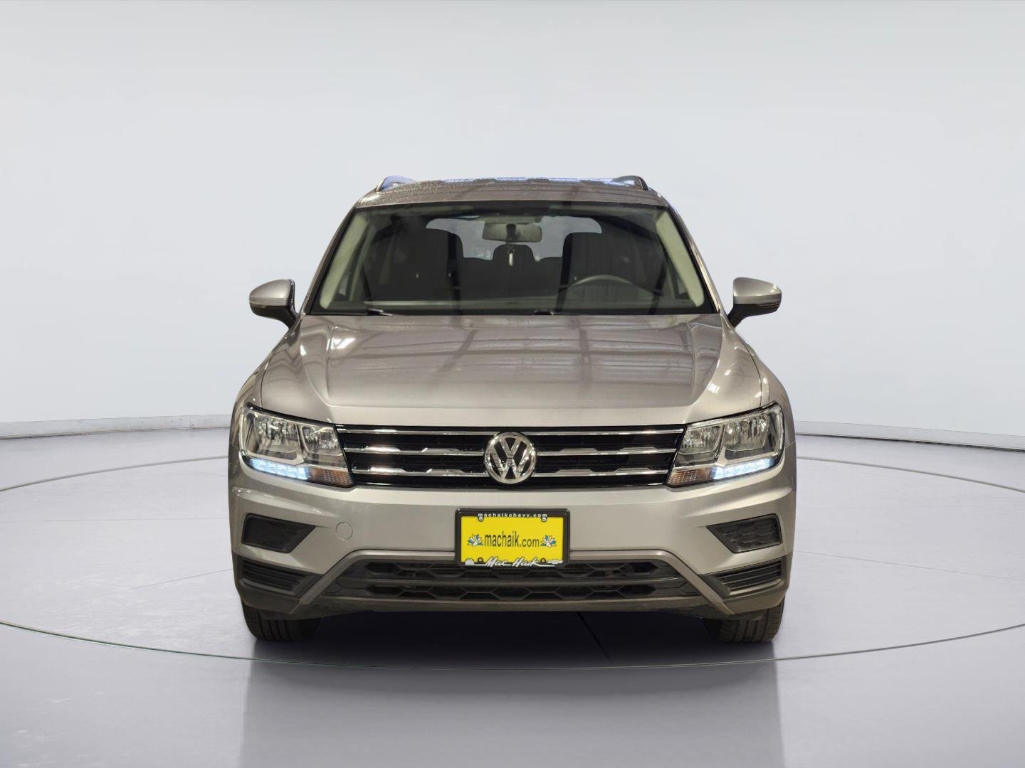 2020 Volkswagen Tiguan photo 2 of 32