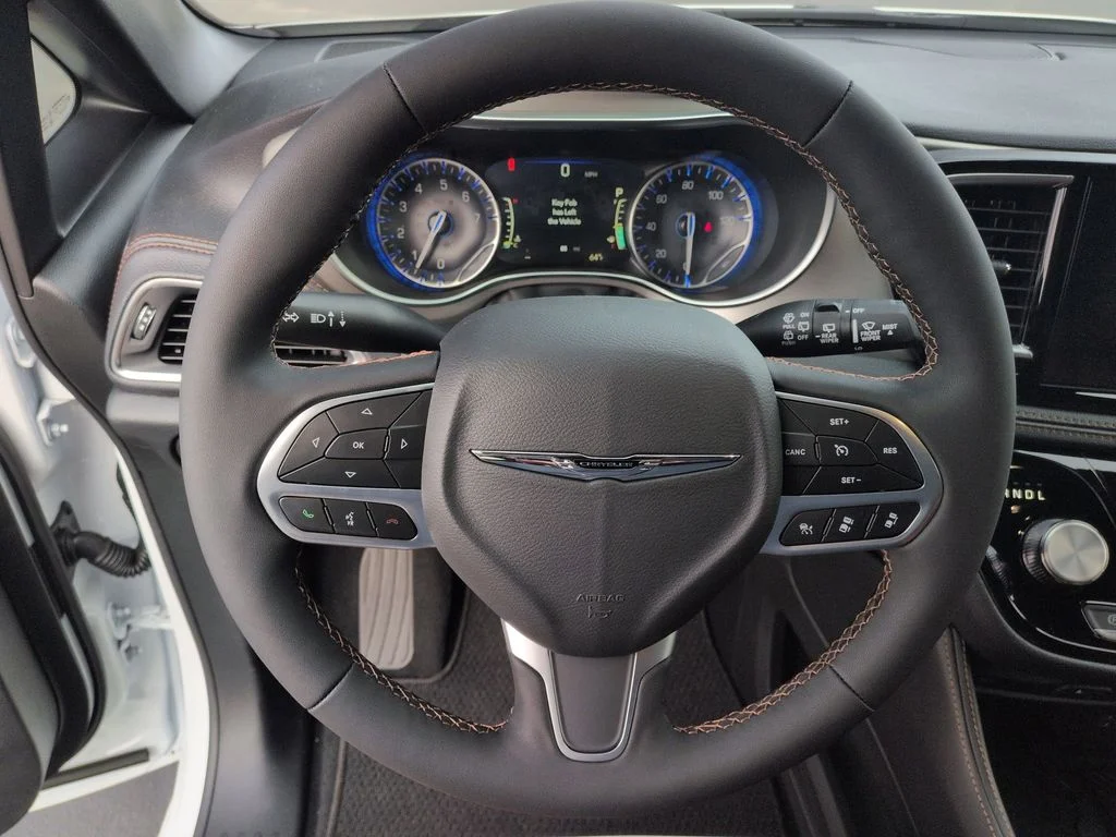 New 2026 Bright White Clear-Coat Exterior Paint Chrysler Pinnacle image 14