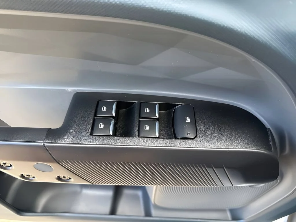 Used 2025  Ford XL image 23