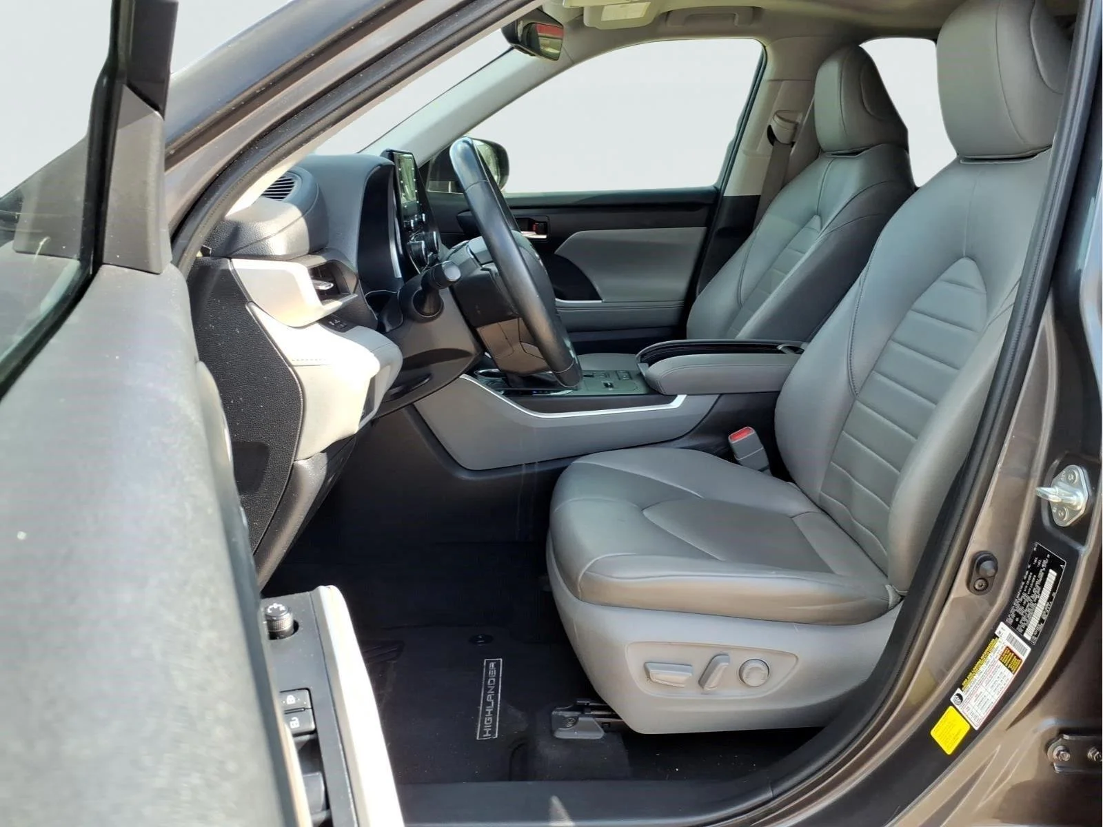Used 2022 Magnetic Gray Metallic TOYOTA SUV image 18