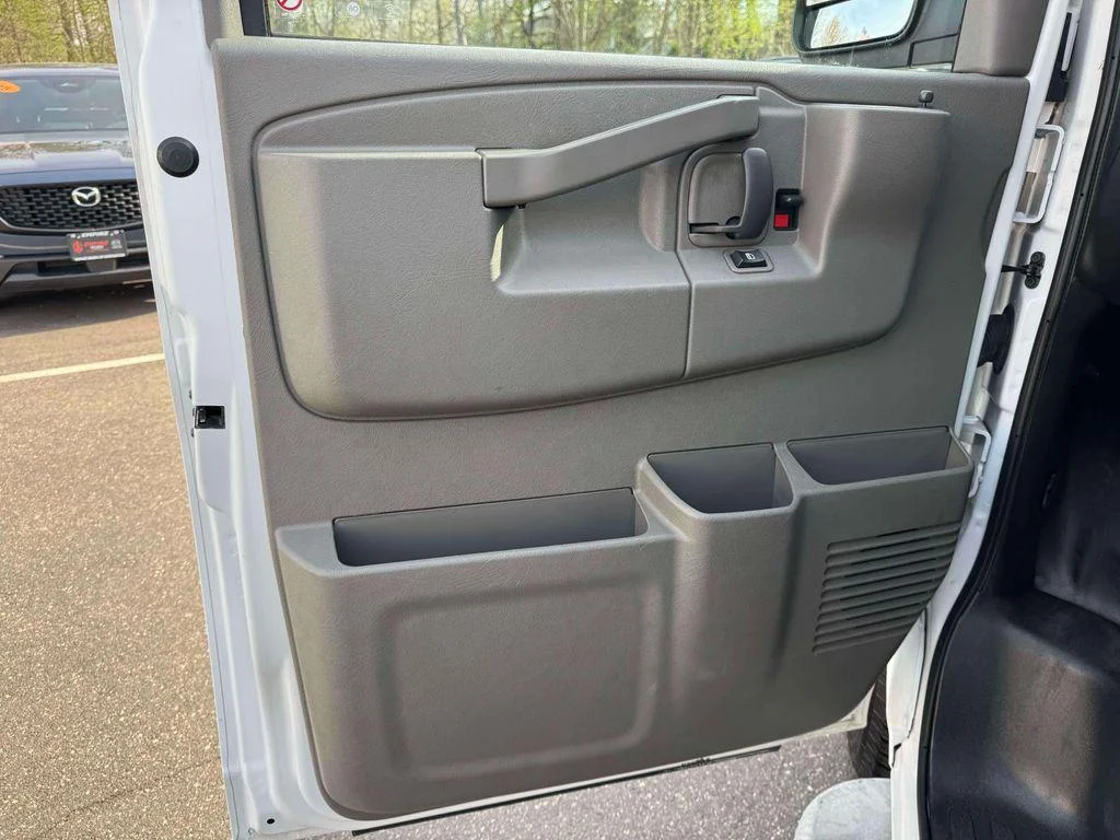 2023 Chevrolet Express Cargo Work Van - Photo 17