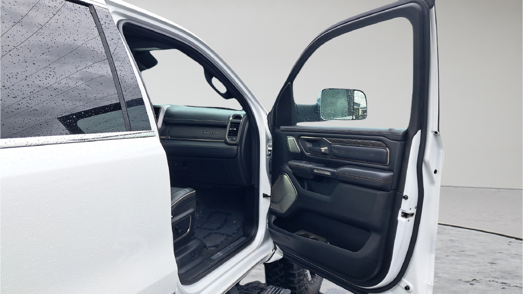 Used 2020 Off-white Ram Limited image 27