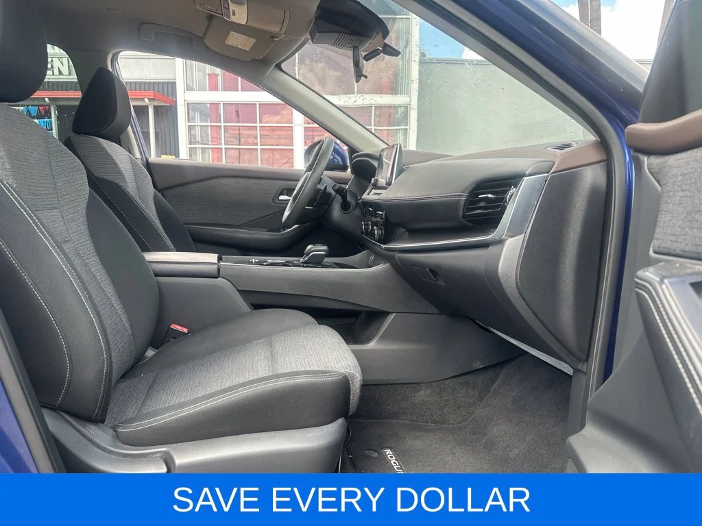 Used 2022 Blue Nissan SV image 16