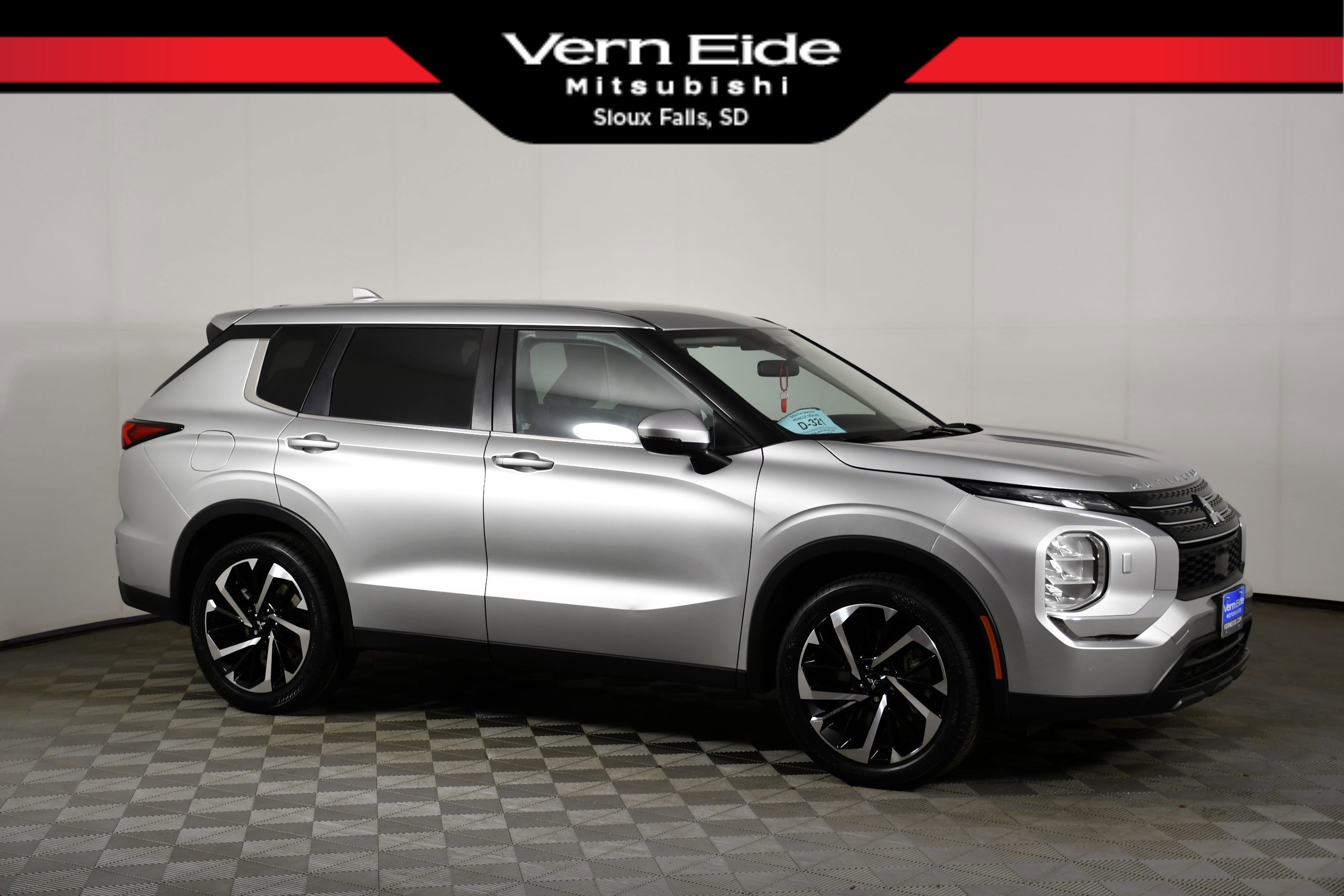 2022 Mitsubishi Outlander ES S-AWC's photo
