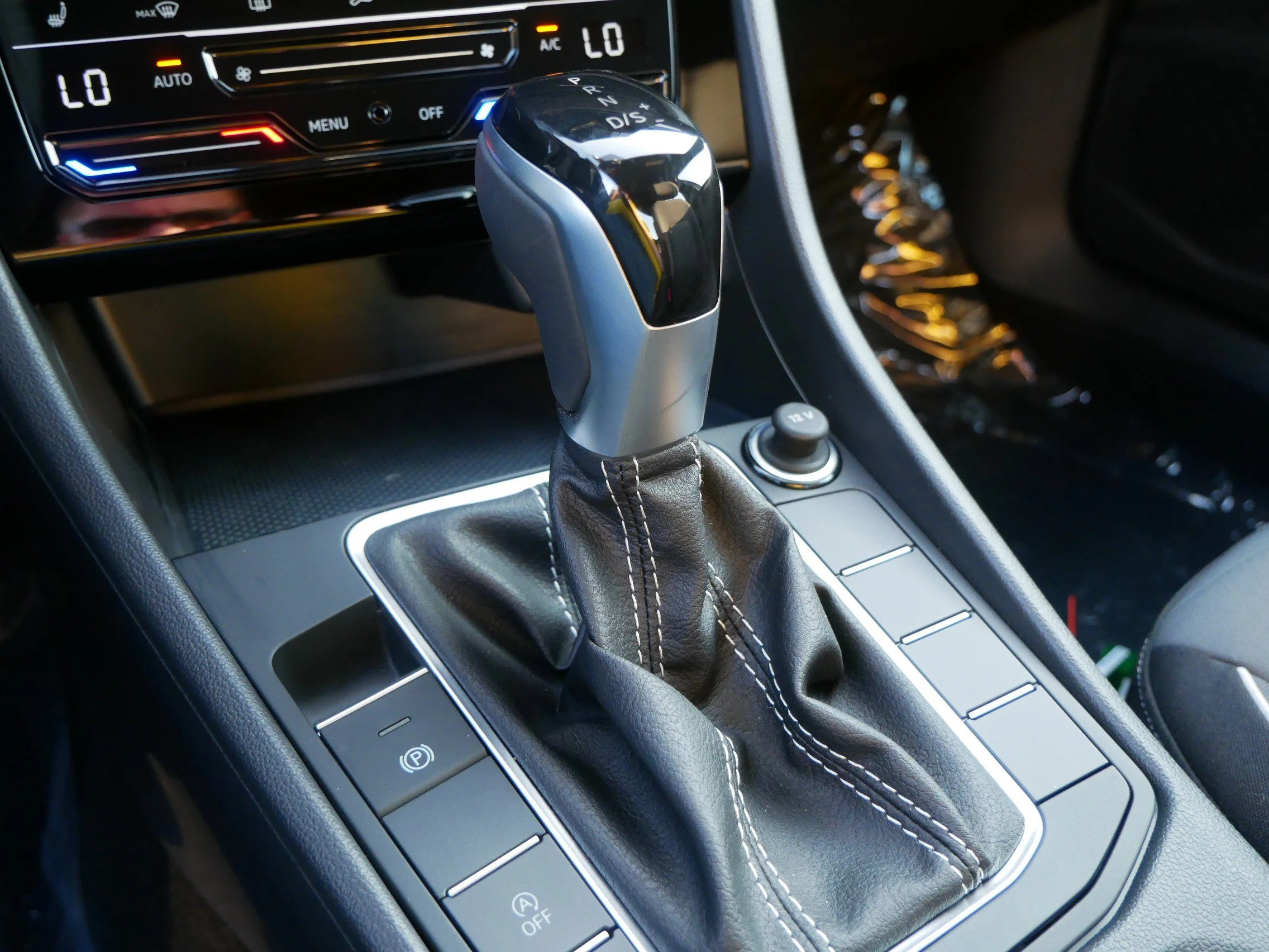 2025 Volkswagen Jetta Sport - Photo 9