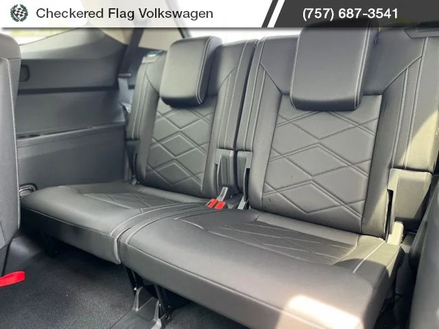 New 2026 Silver Volkswagen 2.0T SE w/Technology image 29